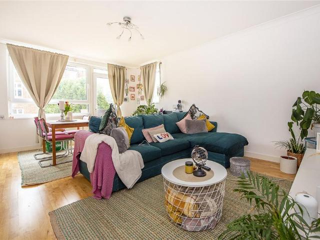 Flat for sale in Putney, Greater London