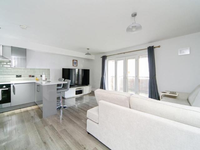 Flat for sale in Kensington, Calderstones