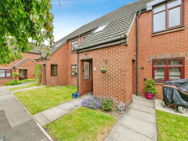 Flat for sale in Poplars, Shephall