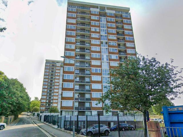 Flat for sale in Calderstones