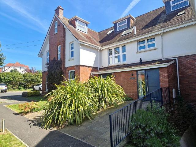 Flat for sale in Withycombe, Budlake
