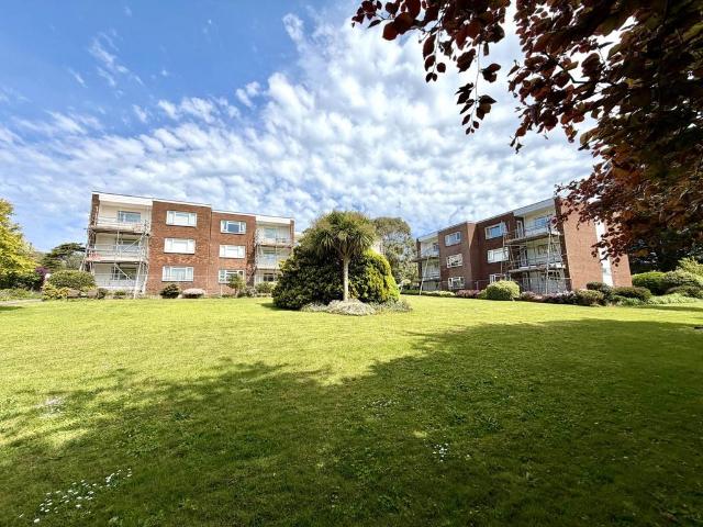 Flat for sale in Withycombe, Budlake