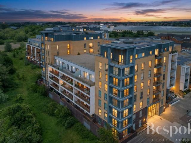 Flat for sale in Whitley, Reading
