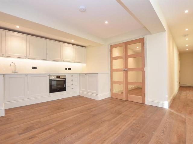 Flat for sale in Old Town, Guestling Green