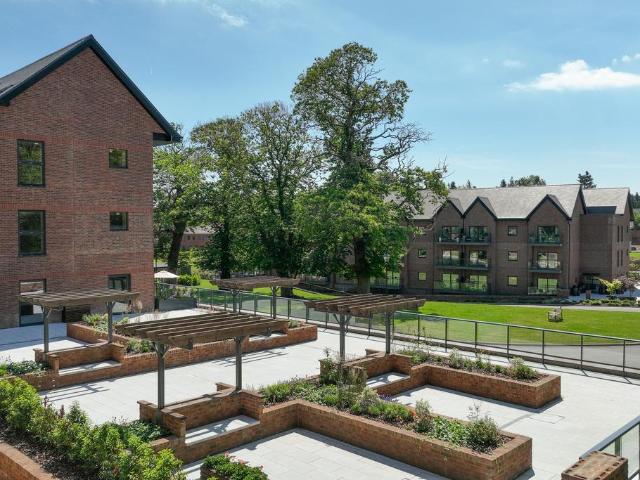 Flat for sale in Chalfont St. Peter, Denham