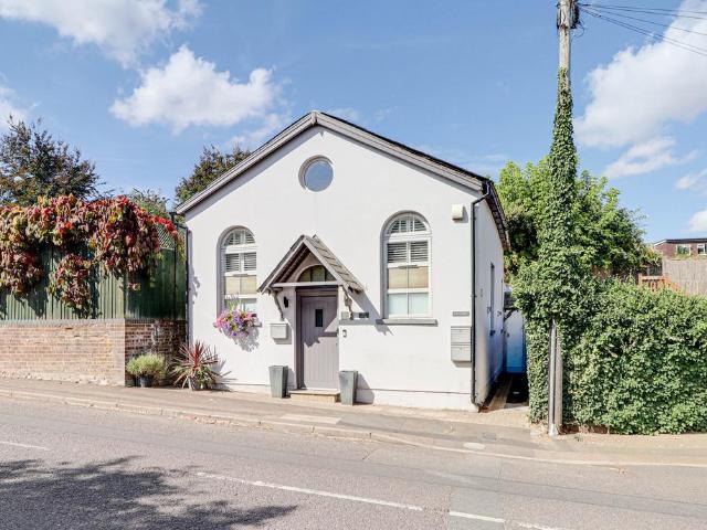 Flat for sale in Nomansland, St Albans