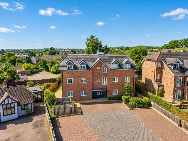 Flat for sale in Old Knebworth, North Hertfordshire