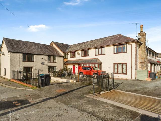 Flat for sale in Halkyn, Wales