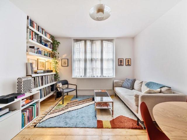 Flat for sale in Camberwell, Greater London