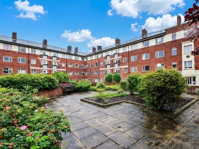 Flat for sale in Salford, Greater Manchester