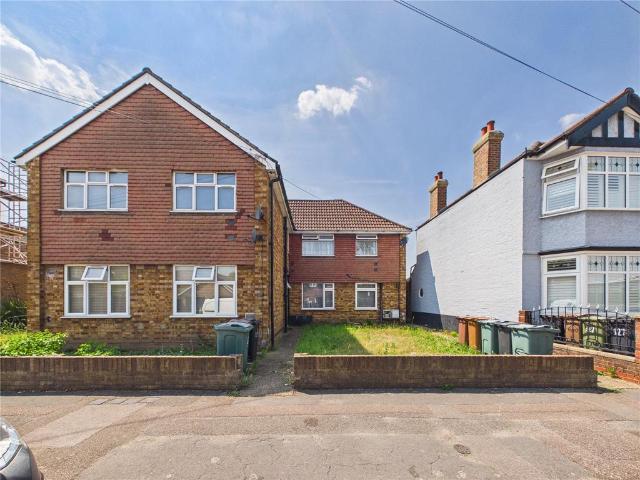 Flat for sale in Chapel End, Highams Park