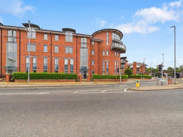 Flat for sale in Hough Green, Two Mills