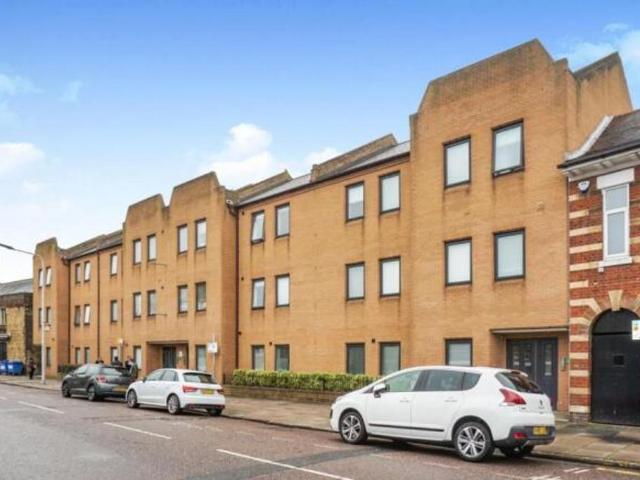 Flat for sale in Peterborough