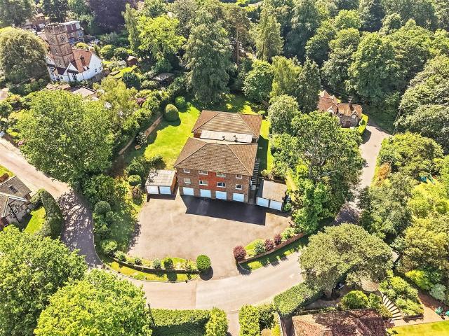 Flat for sale in Tower Hill, Pachesham Park