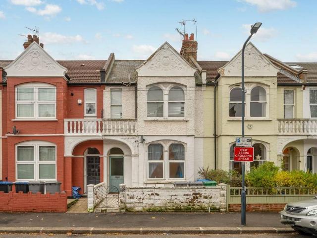 Flat for sale in Dollis Hill, Greater London
