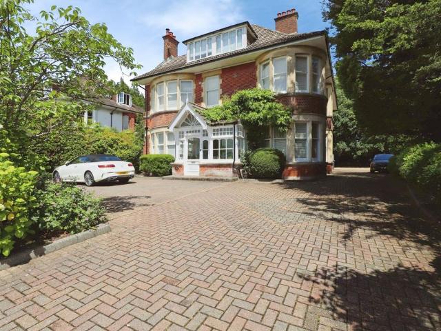 Flat for sale in Charminster, Bournemouth