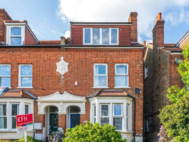 Flat for sale in London Borough of Lewisham, Ladywell