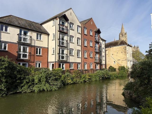 Flat for sale in Moresk, Penweathers