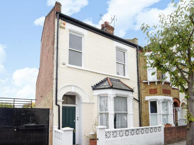 Flat for sale in Putney, Greater London