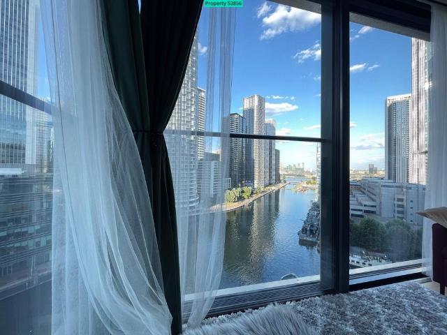 Flat for sale in Isle Of Dogs, Greater London