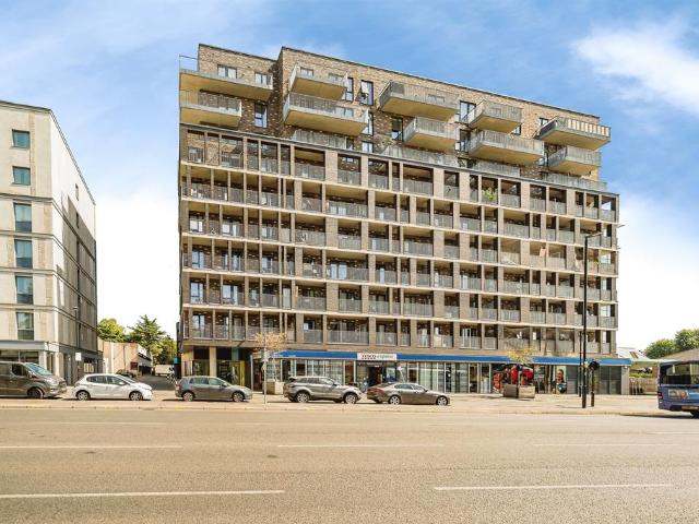 Flat for sale in Slough