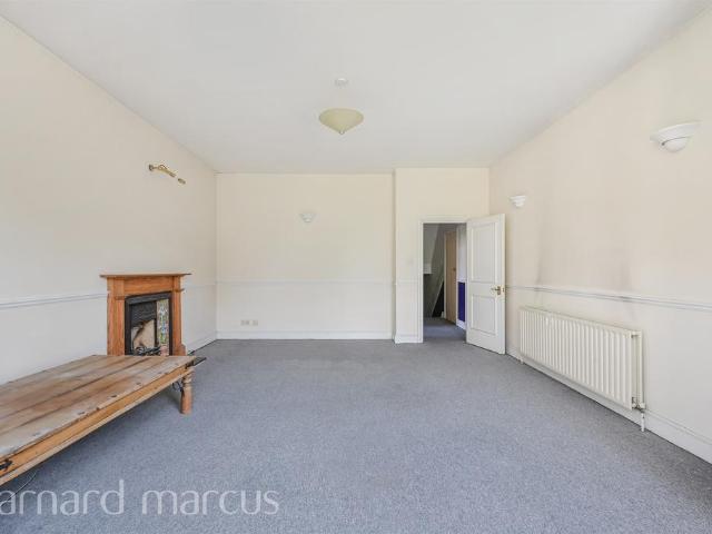 Flat for sale in Crystal Palace, Greater London