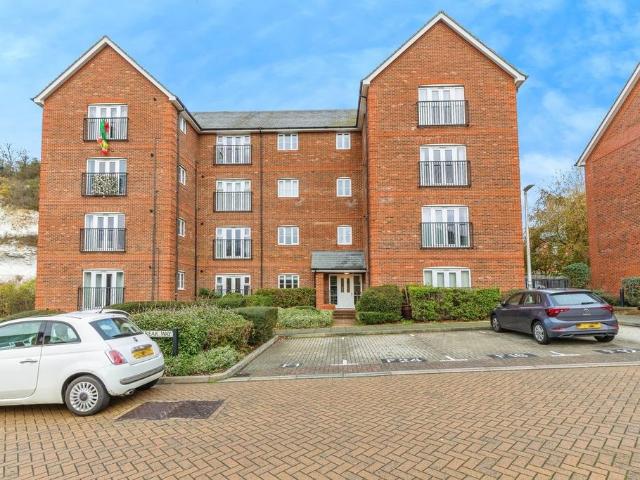 Flat for sale in Strood