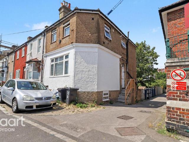 Flat for sale in London Borough of Croydon, Selhurst