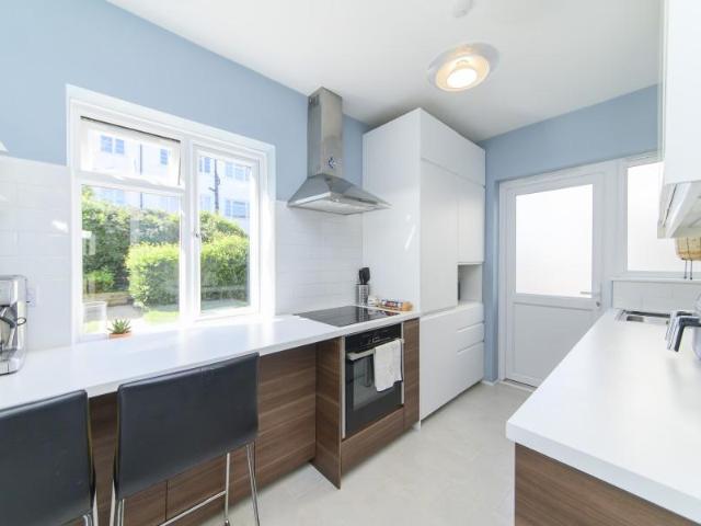 Flat for sale in North Finchley, Greater London
