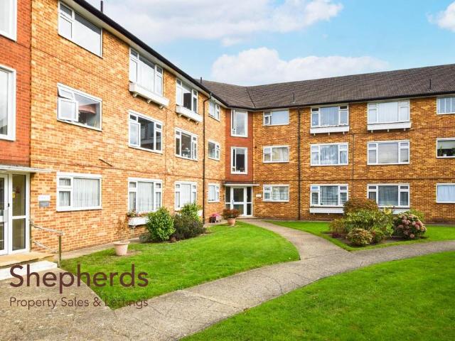 Flat for sale in Broxbourne, Hertfordshire