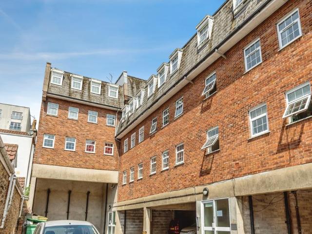 Flat for sale in Feckenham, City Of Bristol