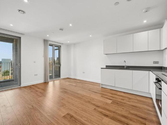 Flat for sale in Greenshields Industrial Estate, Greater London