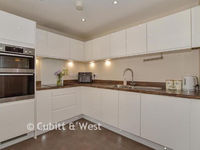 Flat for sale in Glynde, West Sussex