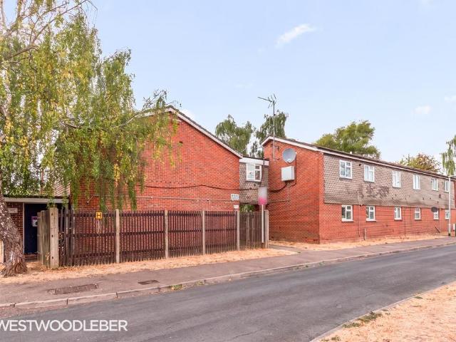 Flat for sale in Broxbourne, Hertfordshire