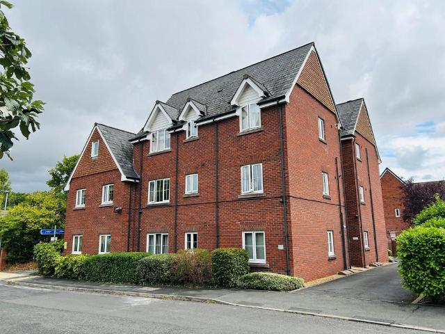 Flat for sale in Oughtrington, Warrington