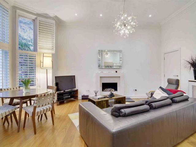 Flat for sale in Fulham, Greater London