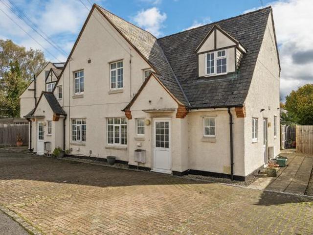 Flat for sale in The Slade, Oxfordshire