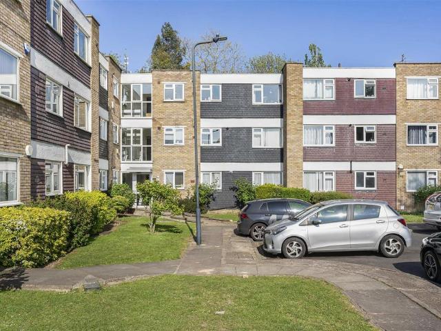 Flat for sale in Sudbury, Greater London