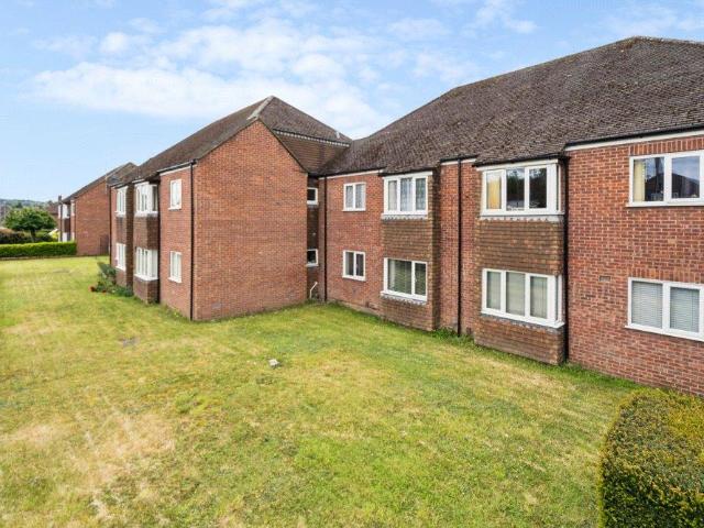 Flat for sale in Lunnon, Buckinghamshire