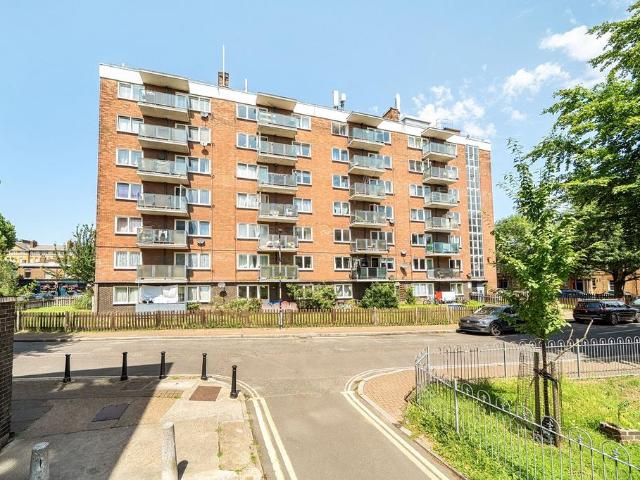 Flat for sale in Rotherhithe, Greater London