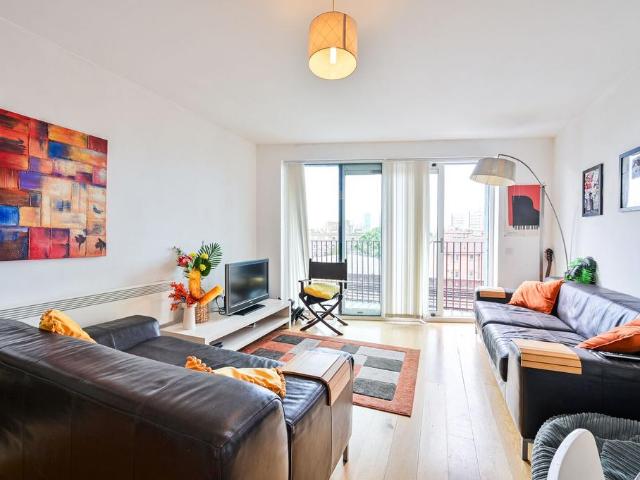 Flat for sale in Elephant and Castle, Greater London