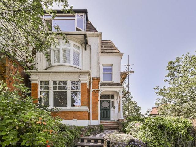 Flat for sale in Crouch End, Greater London