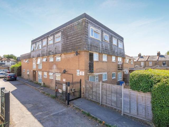 Flat for sale in Clewer Village, Windsor