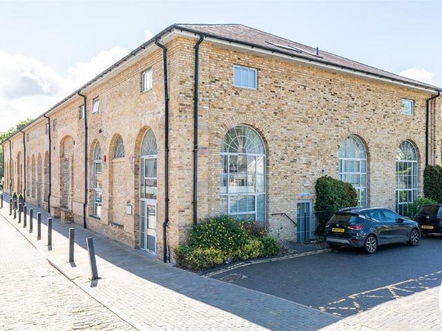 Flat for sale in Kings Hill, Colliers End