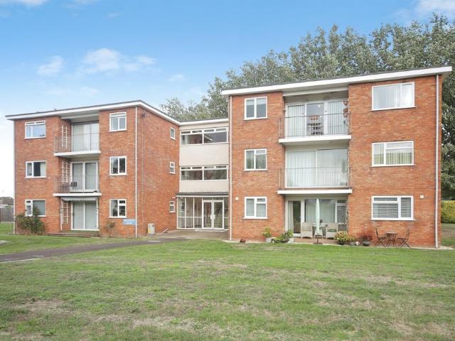 Flat for sale in Galmington, Taunton