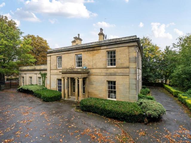 Flat for sale in Headingley Hill, Leeds