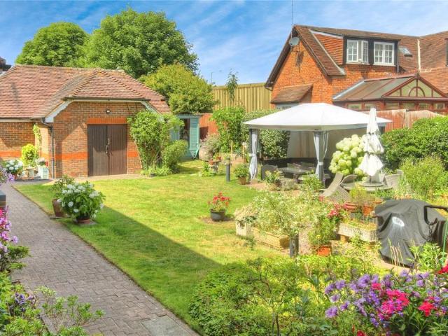 Flat for sale in Windsor, Bishopsgate