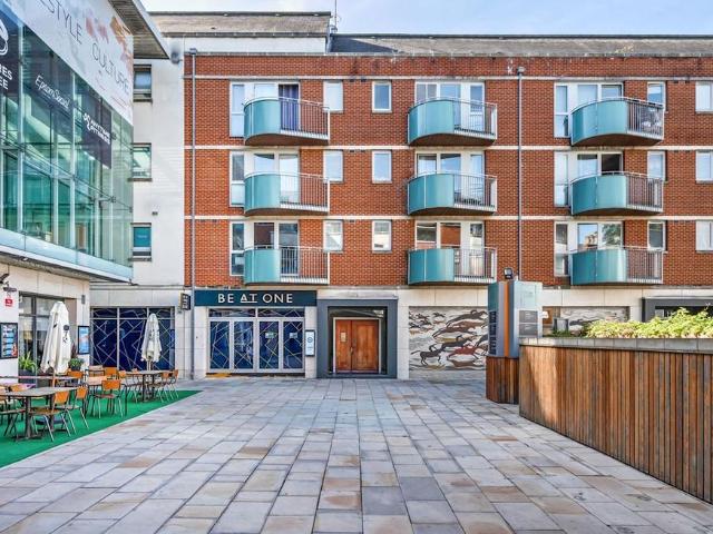 Flat for sale in Woodcote, Epsom