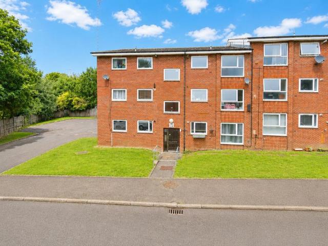 Flat for sale in Bushey