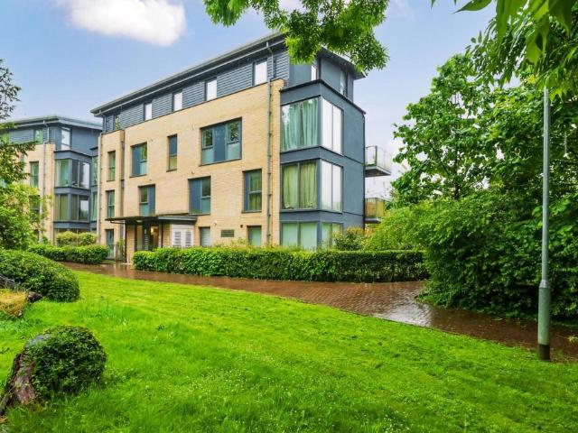 Flat for sale in Little Stanmore, Greater London
